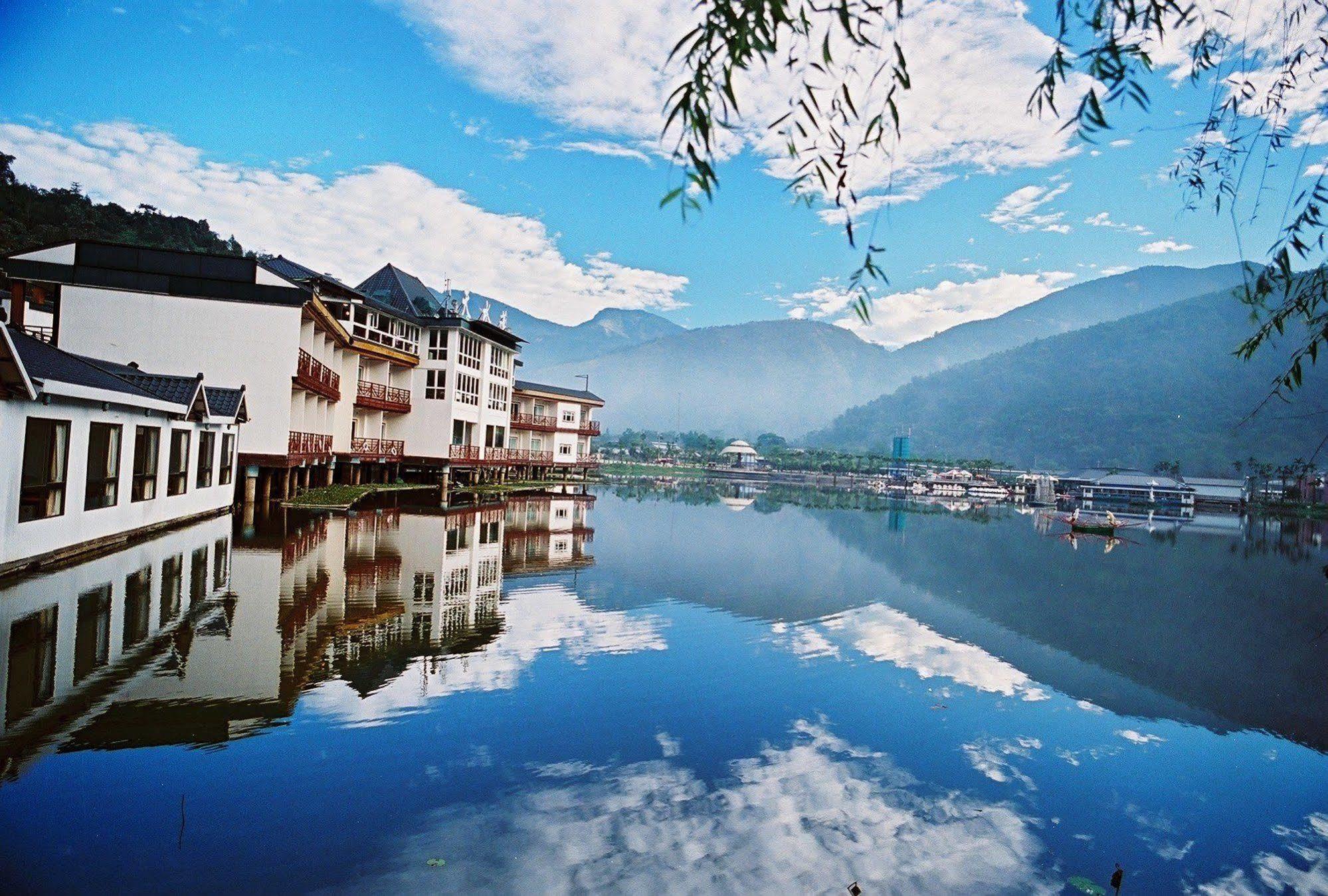 Lakeside Resort Nantou Buitenkant foto