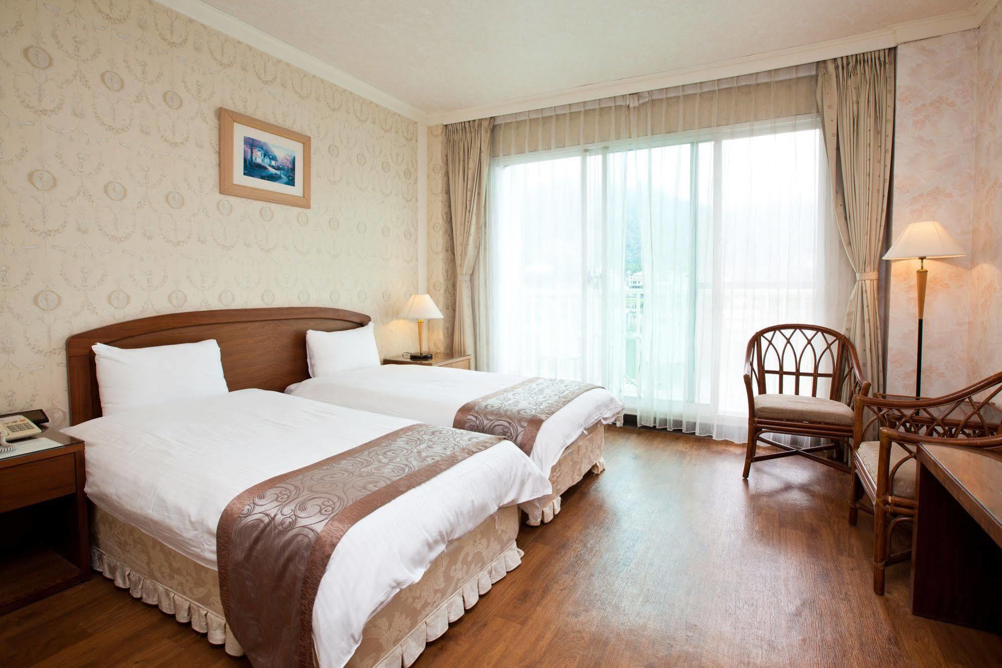 Lakeside Resort Nantou Buitenkant foto